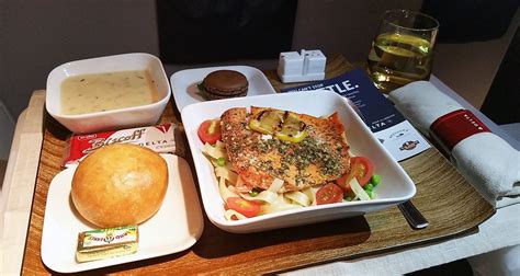 What Airplane Food Looks Like On Different Airlines Worldatlas