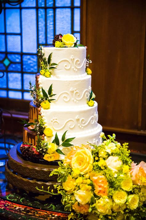 We would like to show you a description here but the site won't allow us. Half-Chocolate, Half-Vanilla Wedding Cake