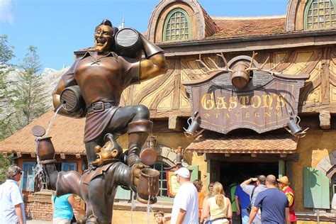 9 Best Restaurants at Disney’s Magic Kingdom