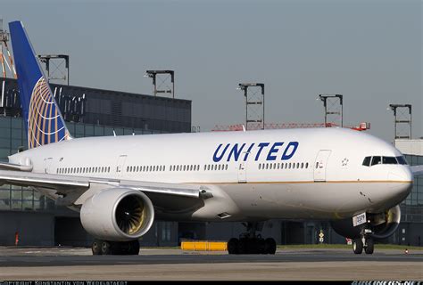 Boeing 777 222 United Airlines Aviation Photo 1905244