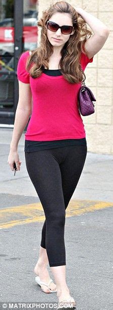 Kelly Brook Shows Off Her Other Curves In A Pair Of Tight Leggings