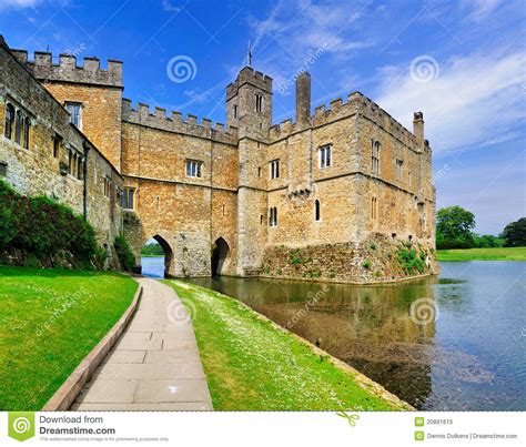 Leeds is the second largest metropolitan district in the uk. Leeds Castle, England stock image. Image of blue, trees ...