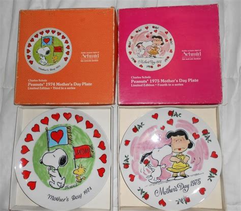 Peanuts Snoopy Mothers Day Plates By Schmid 1974 75 2 Plates