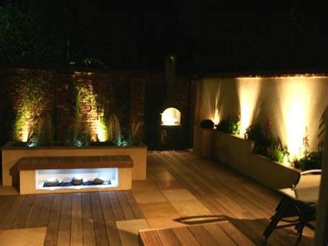 Le pareti verdi verticali fai da te possono essere realizzate su un balcone, su un terrazzo, in un giardino ma, volendo, anche dentro casa, se si ha una parete libera nei pressi di una finestra, in un luogo non troppo esposto. come arredare un giardino - Giardino fai da te