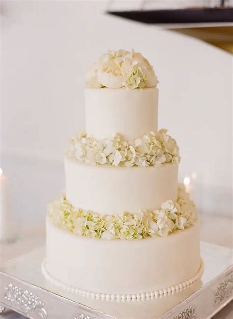 All White Wedding Cakes Belle The Magazine