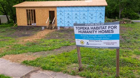 Topeka Habitat for Humanity brings women together to build home
