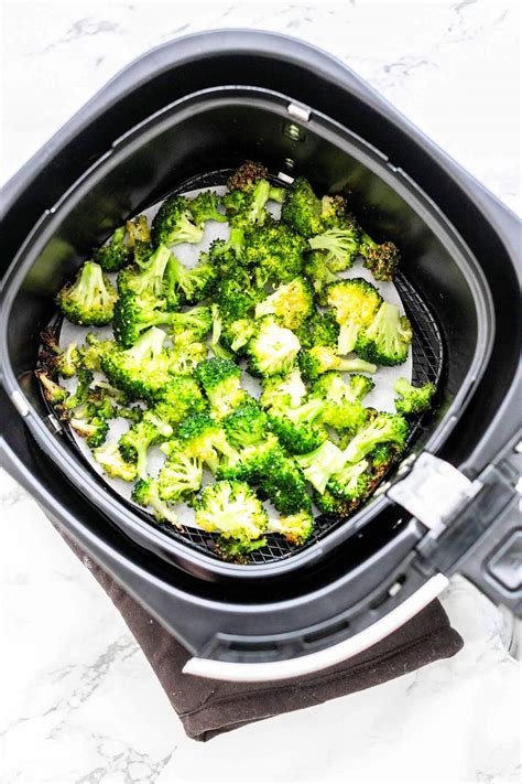 Place the broccoli in the basket with space in between each piece. How To Make Air Fryer Roasted Broccoli - Fast Food Bistro