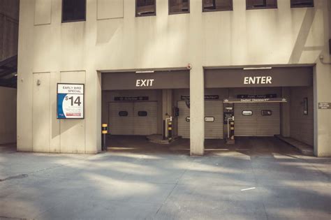 Onterie Center Garage At 441 E Erie St Chicago Parking