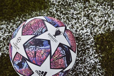 To see more pictures and video of the new adidas 2021 champions league finale official match ball click the link above. adidas dévoile le nouveau ballon de l'UEFA Champions ...