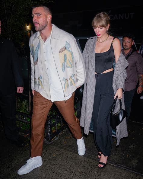 Taylor Swift Travis Kelce Seen Kissing At Snl Afterparty