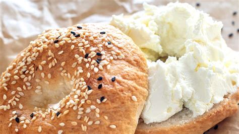 How To Get The Exact Amount Of Cream Cheese You Want On Your Bagel