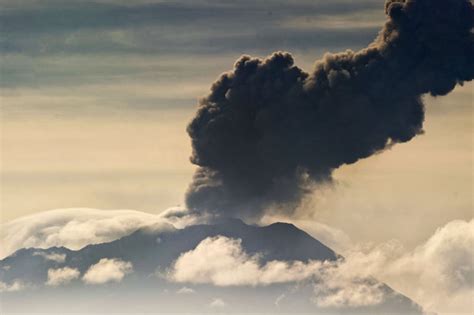 Peru Volcanoes Twin Peaks Burst Into Life As Sabancaya And Ubinas