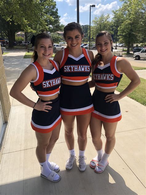 Pin By Eric Dyar On Sports Cheerleading Outfits Cute Cheerleaders Hot Cheerleaders