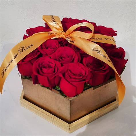Arreglp En Caja De Madera Con Rosas Rojas Caja De Rosas Flores En