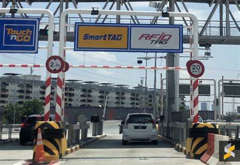 Apabila kenderaan dengan tag rfid ini melalui tol, pengimbas yang berada pada bahagian atas (overhead) akan membaca frekuensi radio pelekat ini. Touch 'n Go RFID is now open for registration in Penang ...