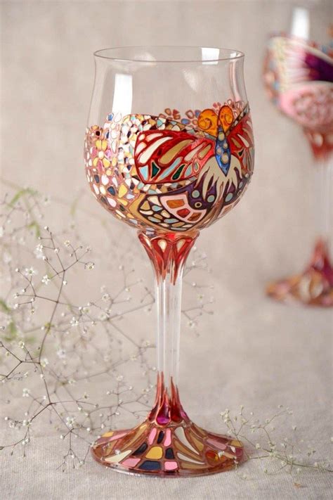 10 Brilliant Wine Glass Decorating Ideas That Aren T Just For Wine Lovers Homybuzz In 2020
