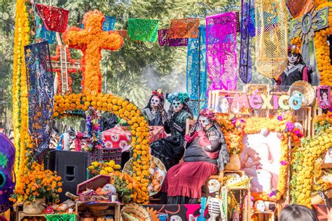 Y la madrugada del 8 de diciembre. Day Of The Dead Dia De Los Muertos Parade In Mexico City ...