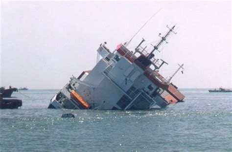 Accidents With Container Ships 95 Pics