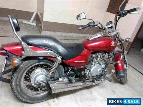 The latter was discontinued as buyers complained of lack of power for a motorcycle that's heavy in comparison to standard street bikes. Red Bajaj Avenger 180 DTS-i Picture 5. Bike ID 118355 ...
