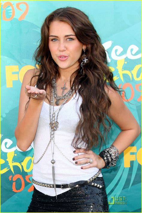 Full Sized Photo Of Miley Cyrus Tca Awards Miley Cyrus Teen Choice Awards Just