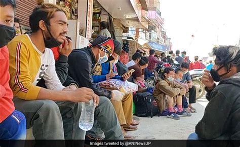 Thousands Of Indian Nepalese Migrant Workers Stranded At Border Amid