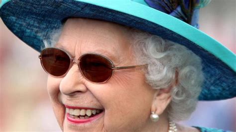 Queen Elizabeth Has Had Eye Surgery To Remove A Cataract Wears Sunglasses To Public Events