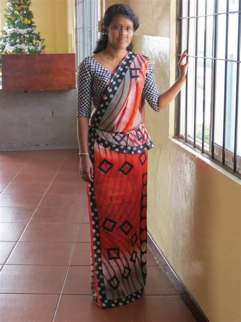 Sri Lankan Women Wearing Kandyan Saree Kandyan Saree Designs