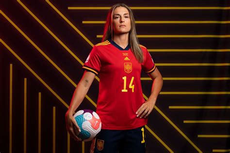 Alexia Putellas Wins The Ballon Dor Feminin 2022 Fourfourtwo