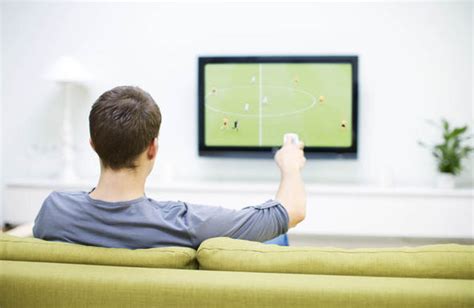 British men spend a shocking amount of time watching sport on sofa | UK | News | Express.co.uk