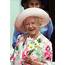 Queen Mum Die Britische Legende Und Ihre Vorliebe Für Gin  Kurierat