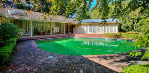 Among his regular targets for trash scavenging is a san francisco house that zuckerberg bought in. Mark Zuckerberg Buys 4 Homes Surrounding His in Palo Alto ...