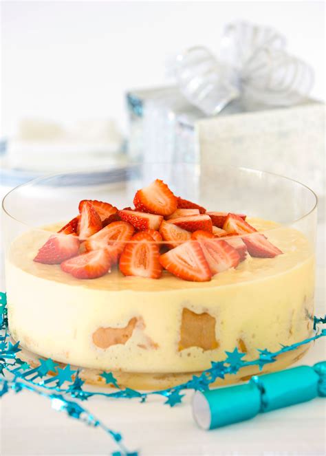 You've been invited to all of her fabulous parties, and now america's hostess with the mostess, ina garten, lifts the veil on all her tips, sharing techniques and incredibly elegant and easy recipes. Barefoot Contessa Trifle Dessert / English Christmas Trifle - What A Girl Eats / Everyday ...