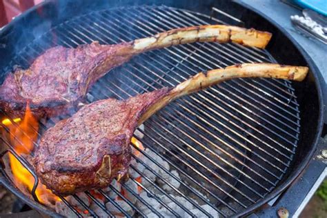 For a precious day with precious people of the holidays, with a variety of chicken. Tomahawk steak op de BBQ - Braad Maar Raak