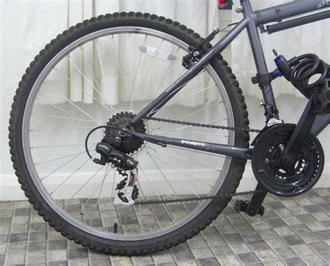 How to lift your front wheel. Rear wheel on a bike - Richard North