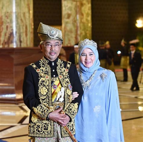 Yang di pertuan agong al sultan abdullah bimbangkan keadaan jerebu ketika ini. Viral Foto YDPA & Permaisuri Mengaji, Netizen Mula ...