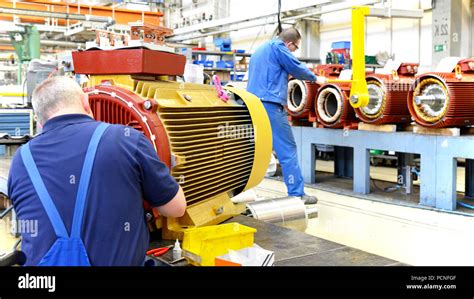 Fabricación de motores eléctricos modernos en una empresa industrial construcción y montaje de