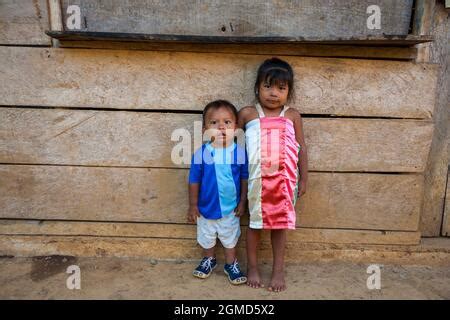 Panama Chagres Nationalpark Junge Embera Indianer Stockfotografie Alamy
