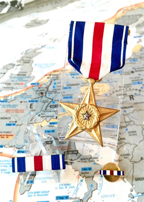 World War Iisold Us Silver Star Medal Item 0006
