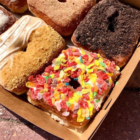 Valkyrie Doughnuts Orlando United States Fruity Pebble Donut Review