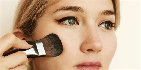Why You Should Apply Foundation With A Brush Instead Of Fingers Tips