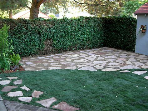 Crushed stone patio among the trees. How to Create a Mulched Flagstone Patio | how-tos | DIY