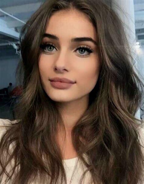53 Pretty Girls With Natural Makeup Idea Brunette