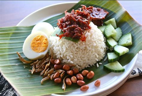 Lemak dalam bahasa melayu, atau lamak dalam bahasa minang, berarti olahan berminyak yang berasal dari santan kelapa. 6 Tips Masak Nasi Lemak Guna Rice Cooker. Tetap 'Power'!