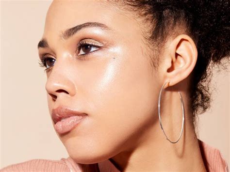 Best Liquid Highlighters According To Our Editors