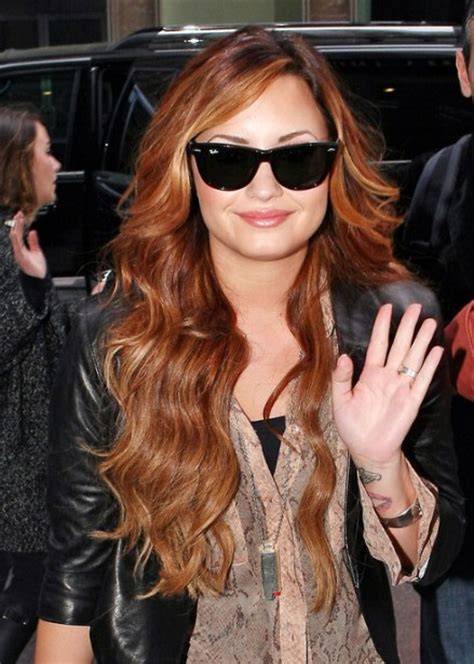 Demi Lovato Long Wavy Hairstyle Hairstyles Weekly