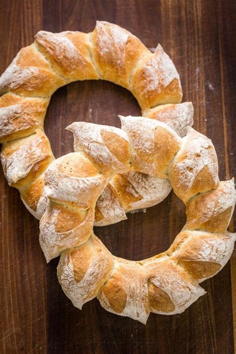 Topped with rosemary, cranberries and pine nuts, this bread is full of flavour. How to Make a Wreath Bread with DIY video! Wreath bread has a crisp crackly crust and super soft ...