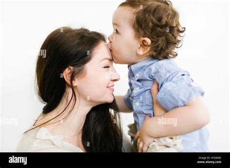 Mother Kissing Son 4 5 Hi Res Stock Photography And Images Alamy