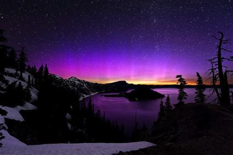 Aurora Borealis With Rare Colors Spotted In Oregon Crater Lake Oregon
