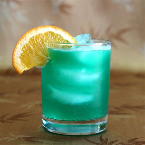 Top 10 Blue Curaçao Drinks With Recipes