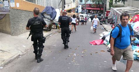 Policiais são recebidos a tiros em comunidade UPP no Rio